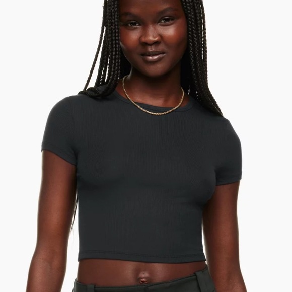 NEW Aritzia bliss cropped tee in black - Picture 2 of 11